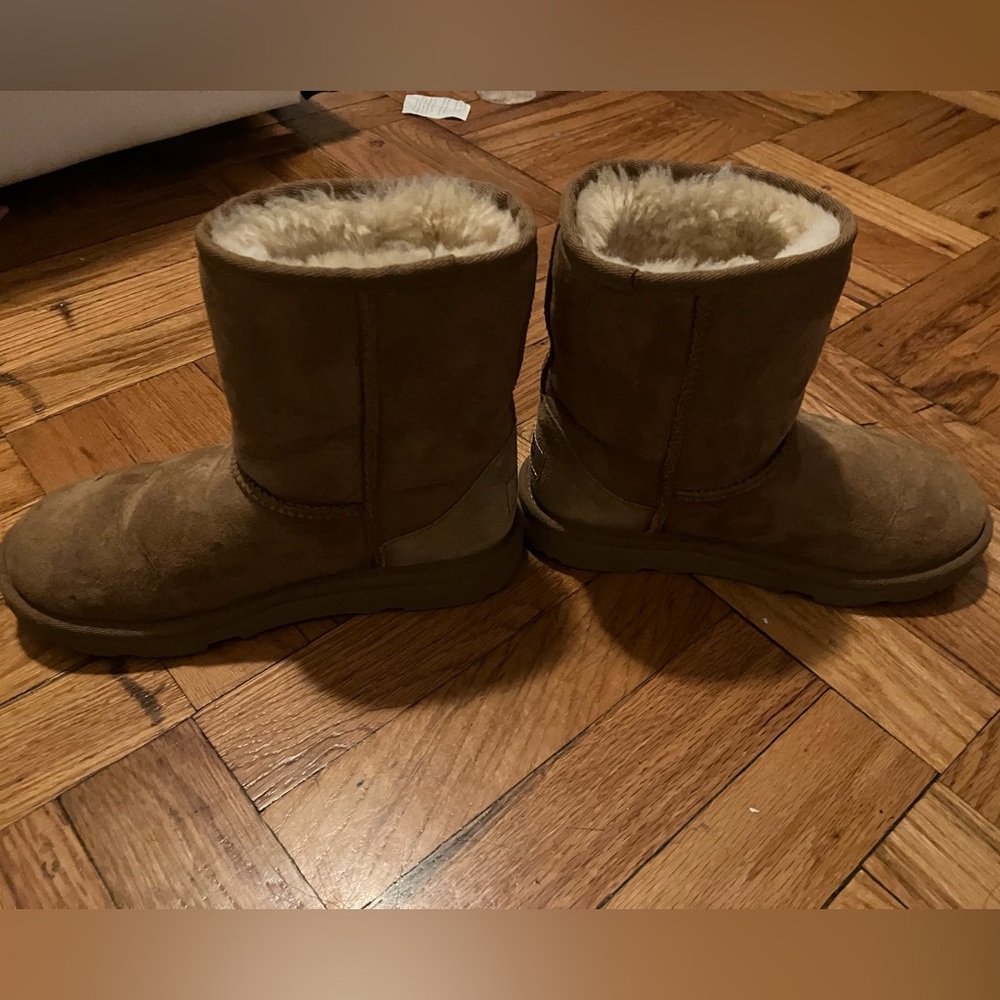 Uggs - Picture 4 of 4